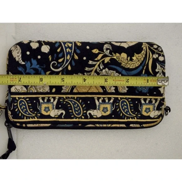Vera Bradley Ellie Blue Elephant Pattern Wristlet Wallet Retired - Picture 3 of 3